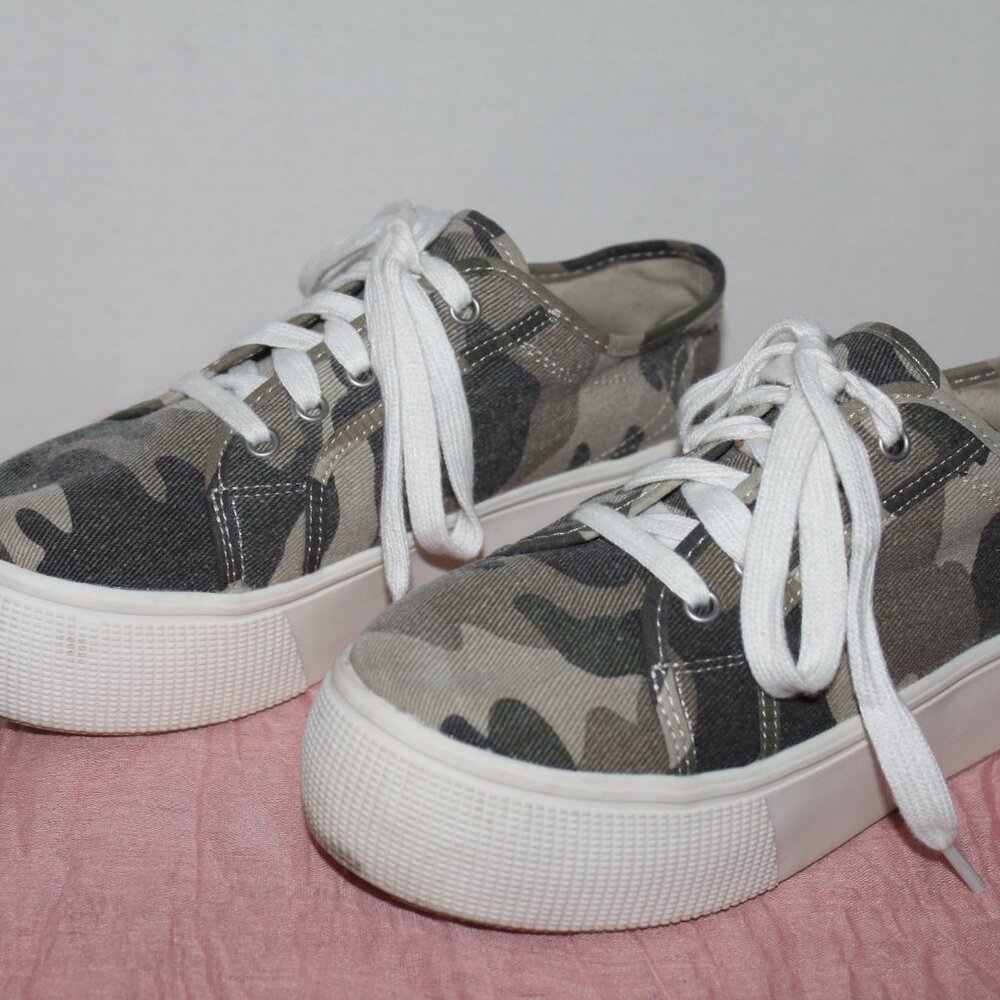 American Eagle Camouflage Sneakers - Picture 2 of 6